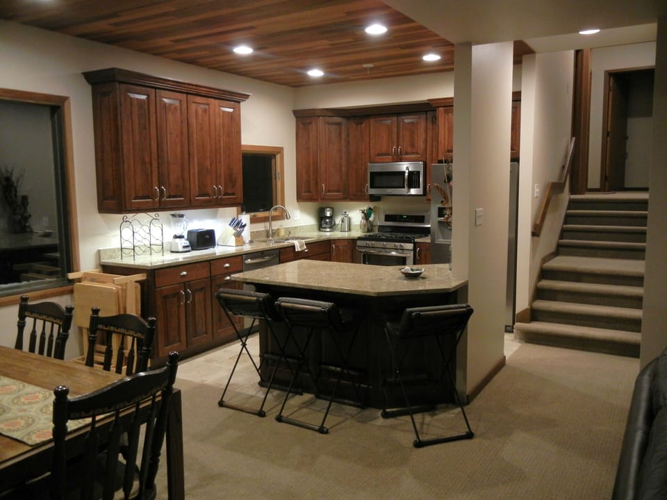 Full-size appliances, 2 gas ovens, stove-top. Stairs lead to bedrooms, entrance.