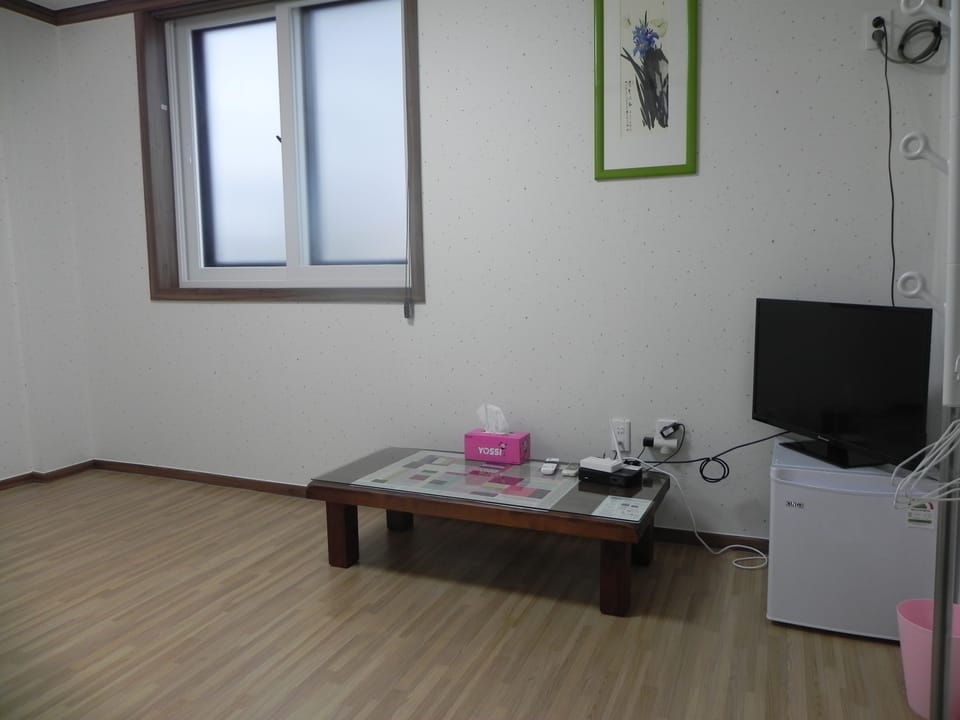 Family Room (large) | Mini-refrigerator
