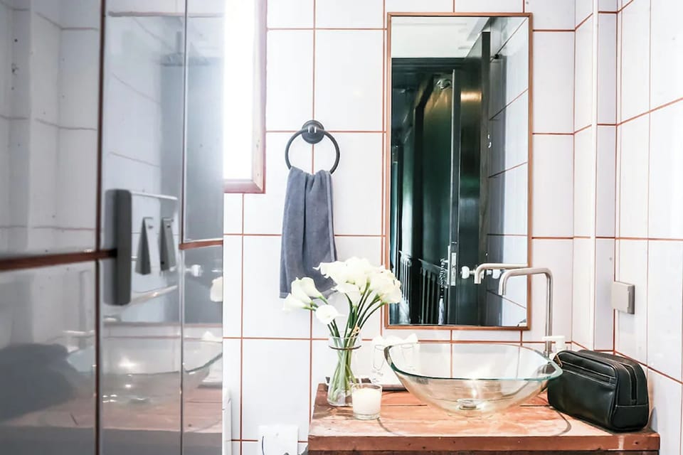 Superior Twin Room | Bathroom | Free toiletries, hair dryer, towels, soap