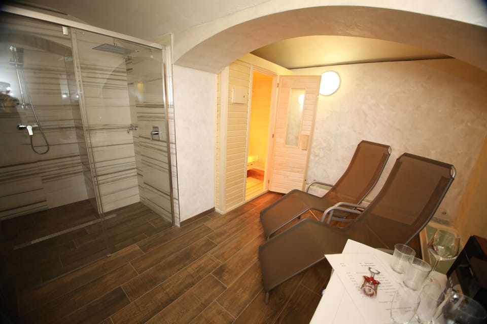 4 treatment rooms