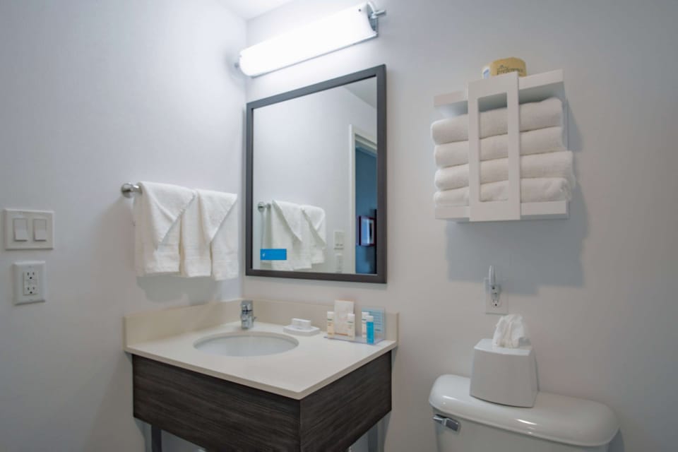 Room, 2 Queen Beds, Non Smoking | Bathroom | Hair dryer, towels