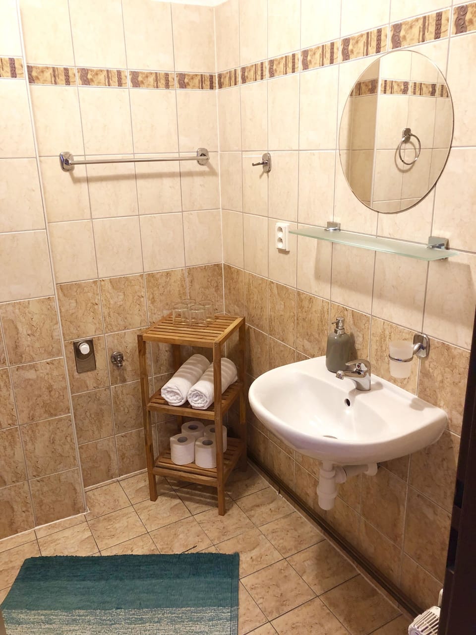 Suite, 2 Bedrooms, Kitchen | Bathroom | Shower, free toiletries, towels