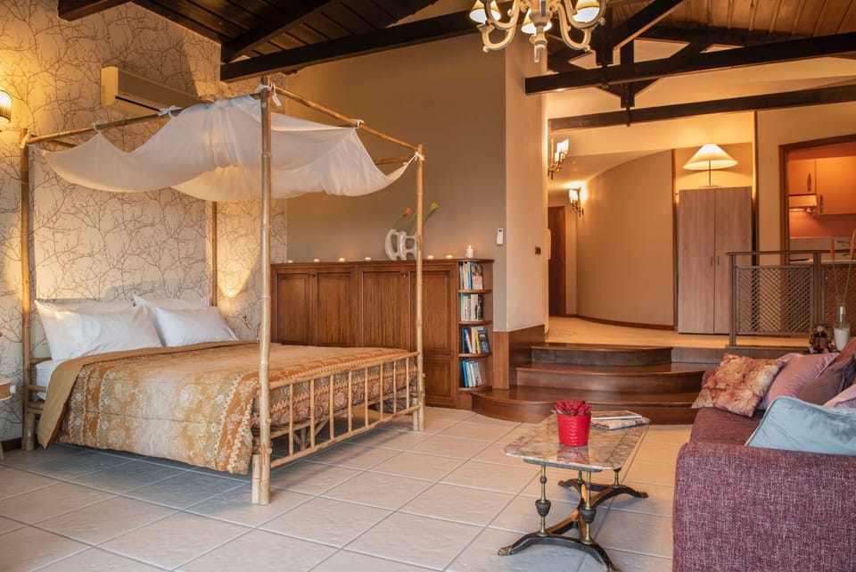 Superior Suite, Ensuite (Suite) | Premium bedding, laptop workspace, blackout drapes
