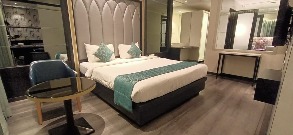 Deluxe Double Room, 1 Bedroom, Hill View | Premium bedding, desk, iron/ironing board, free WiFi