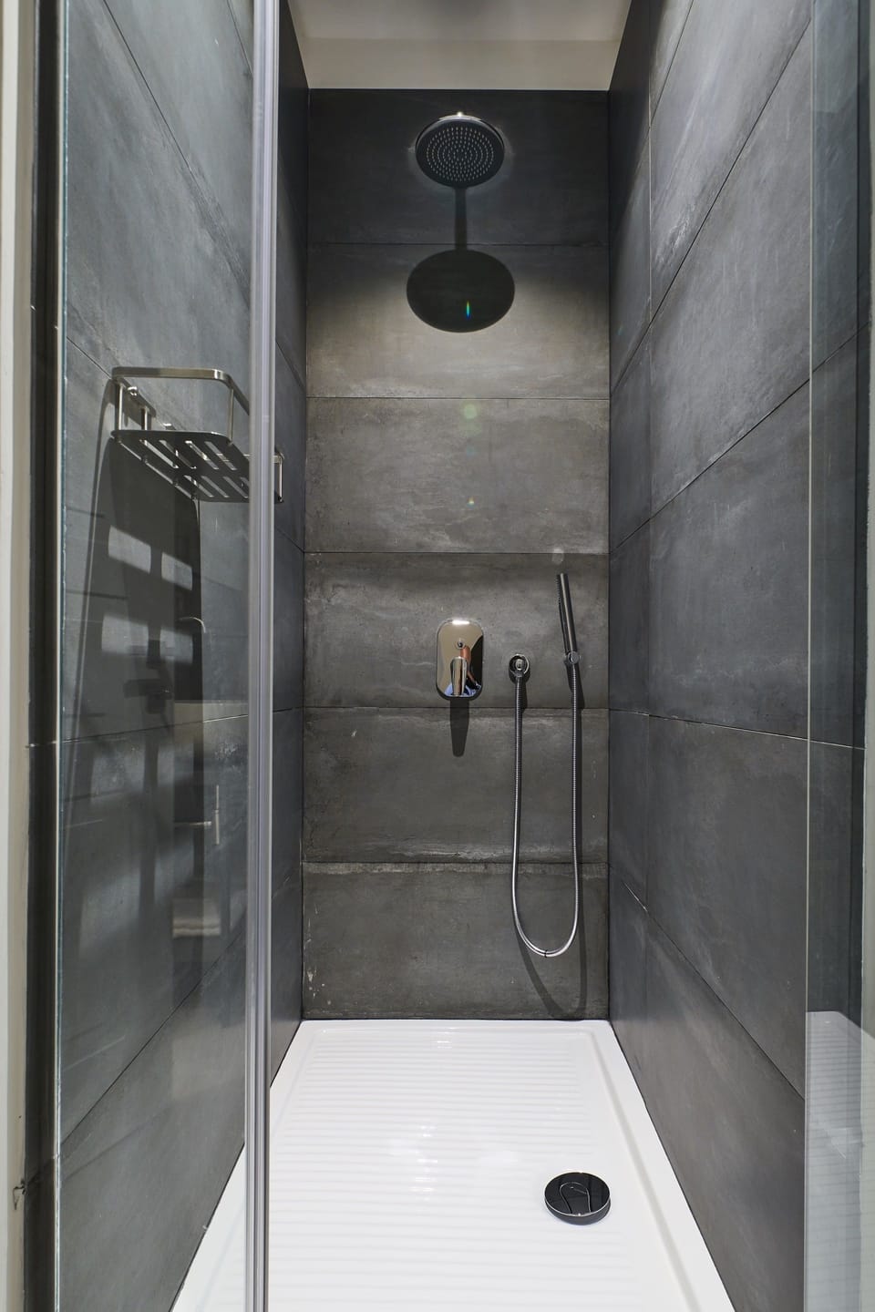Deluxe Double Room | Bathroom | Shower, rainfall showerhead, free toiletries, hair dryer