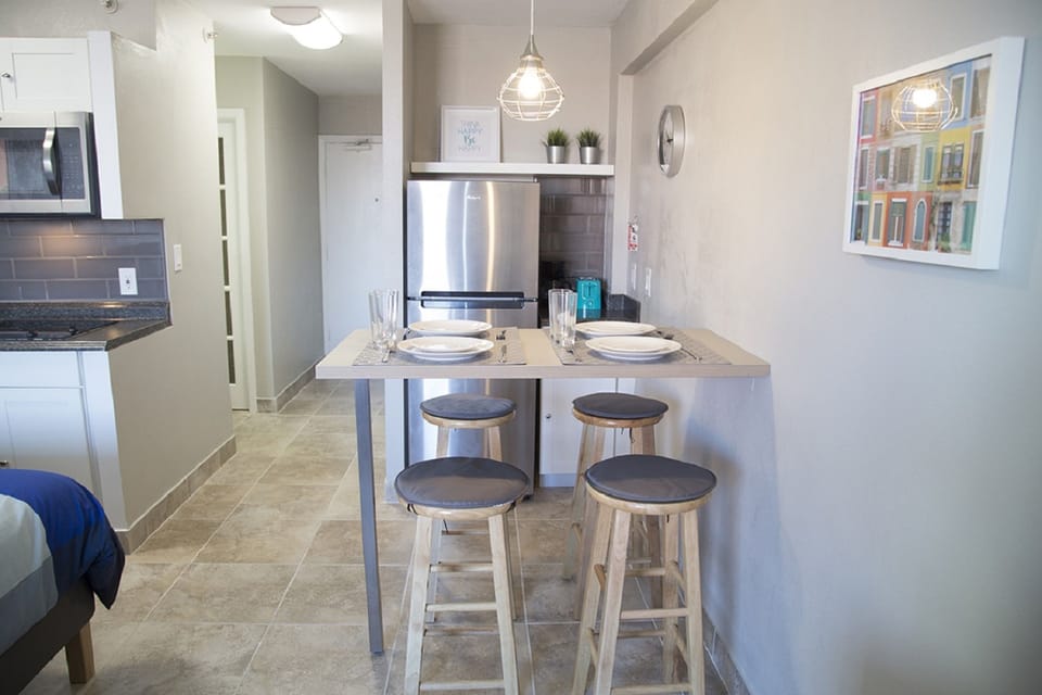 Luxury Studio Suite, Kitchen, Beachfront | In-room dining