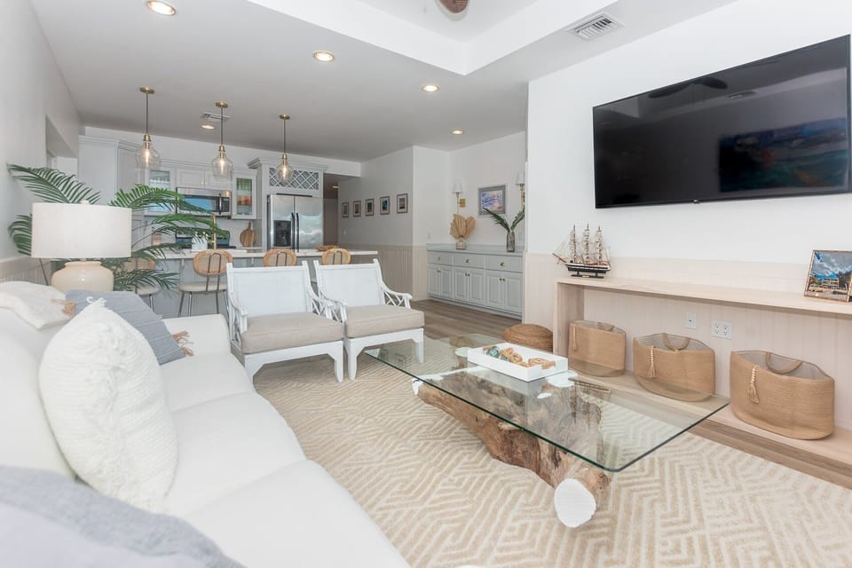 Condo, 2 Bedrooms | Living area