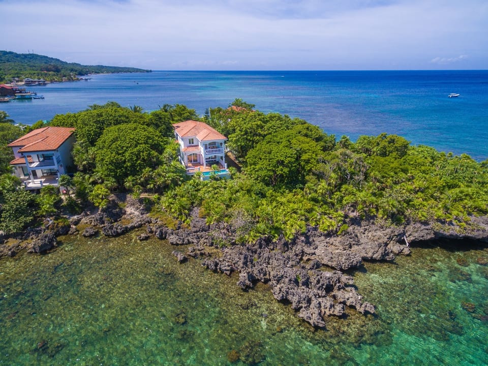 House, 4 Bedrooms | Aerial view