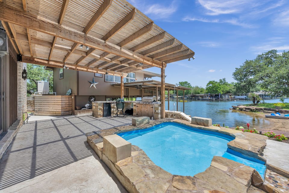 Grill area and kiddie pool. 