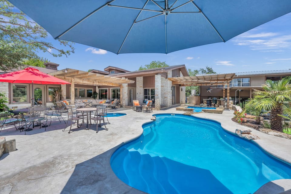 Great pool to enjoy those nice summer days