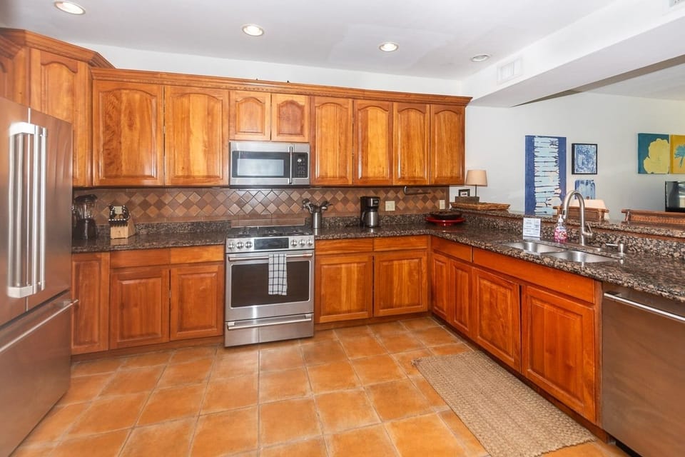 House, 4 Bedrooms | Private kitchen | Fridge, microwave, dishwasher, coffee/tea maker