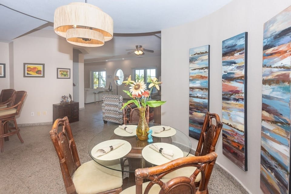 Condo, 2 Bedrooms | Dining