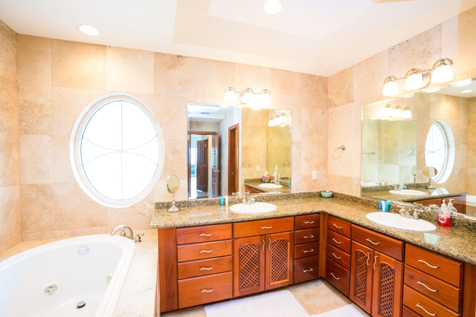 Condo, 2 Bedrooms | Bathroom | Towels