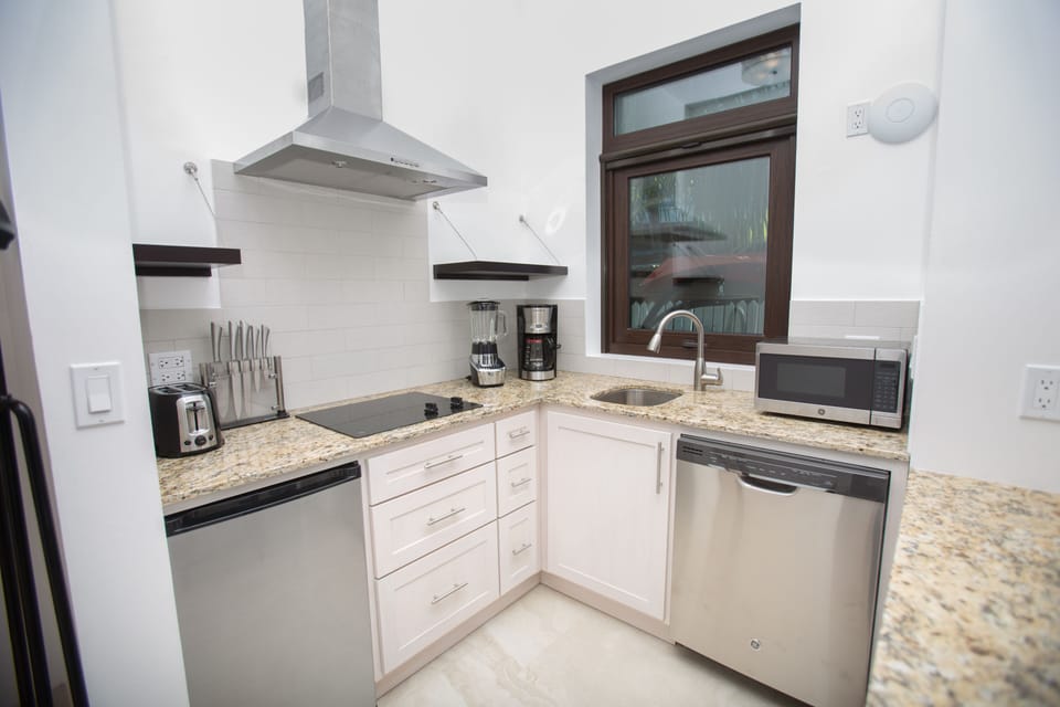 Condo, 1 Bedroom | Private kitchen | Fridge, oven, coffee/tea maker, electric kettle
