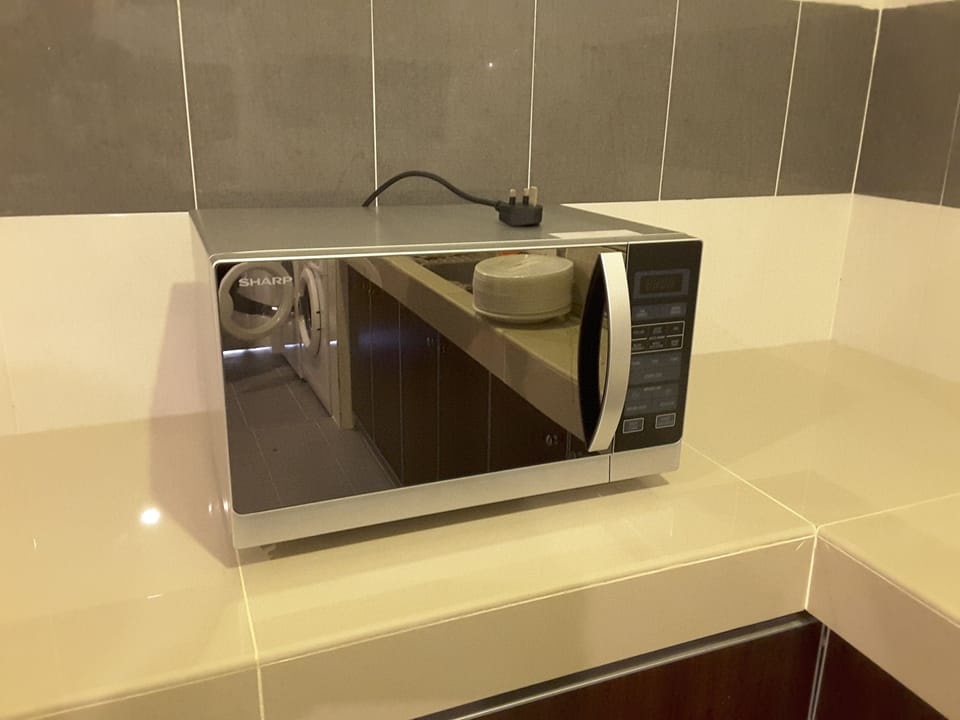 House, 4 Bedrooms | Microwave