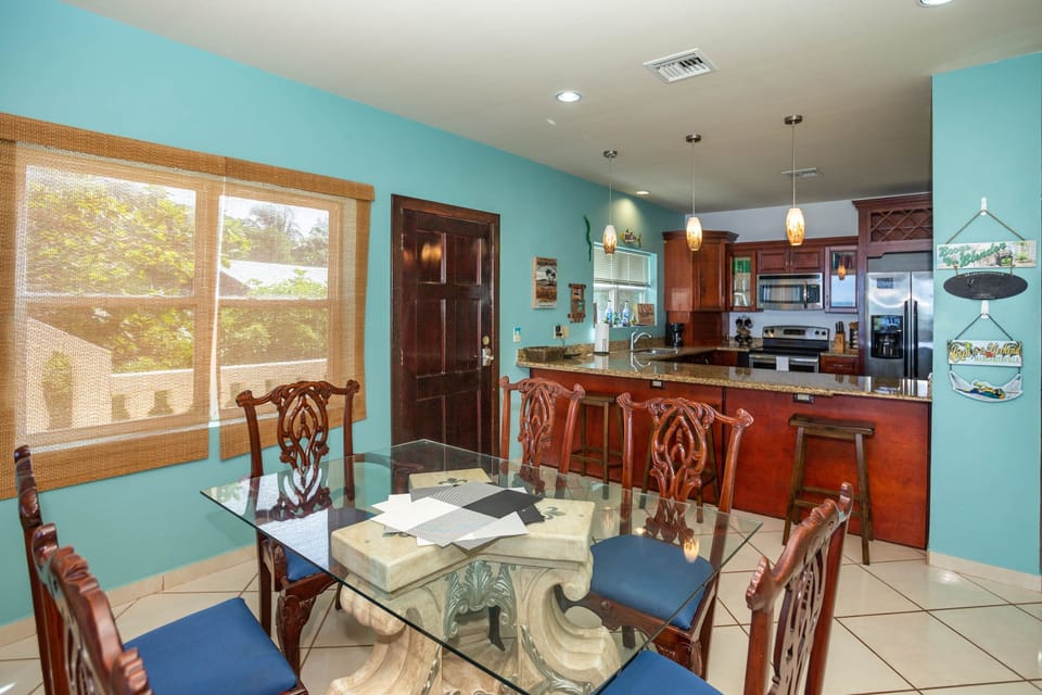 Condo, 2 Bedrooms | Dining