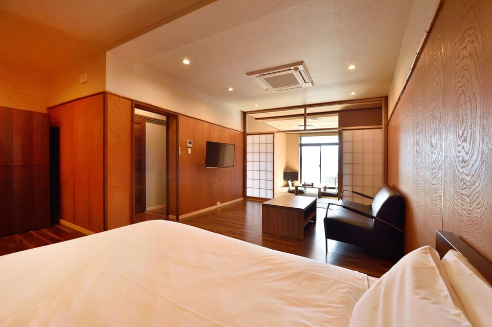 1 bedroom, premium bedding, minibar, in-room safe