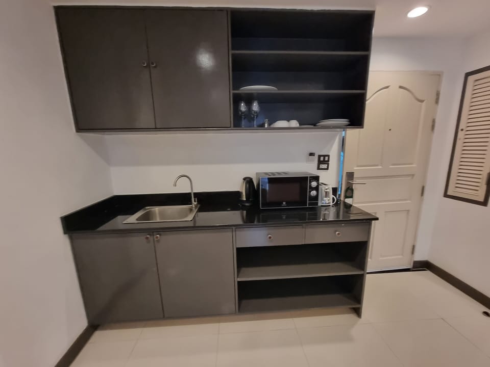 King Suite  | Private kitchen | Fridge, coffee/tea maker, electric kettle, freezer