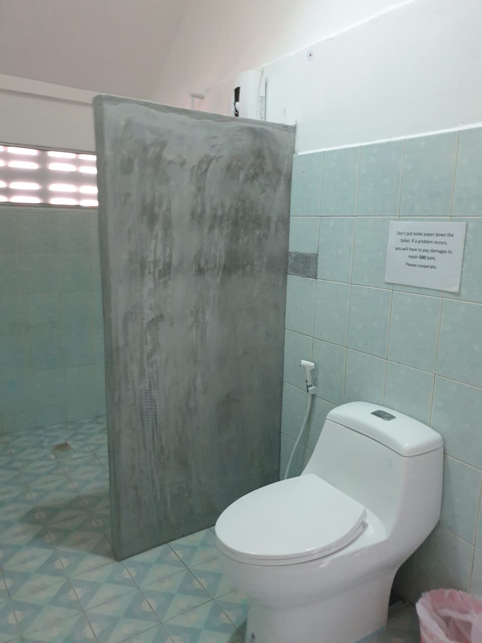 Family Room | Bathroom | Shower, free toiletries, hair dryer, towels