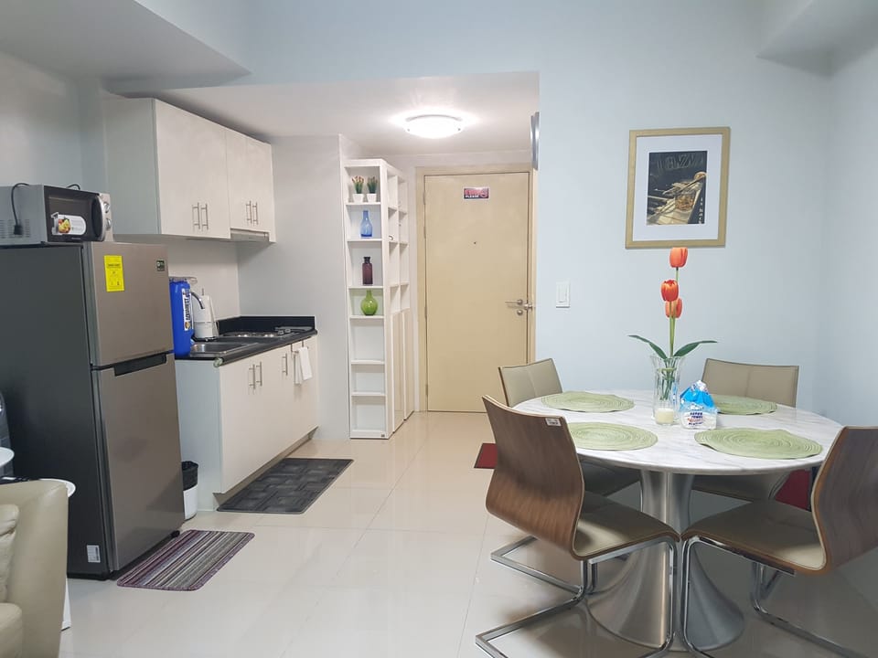 Deluxe Apartment with Balcony, 1 Bedroom | Private kitchenette | Full-size fridge, microwave, stovetop, coffee/tea maker