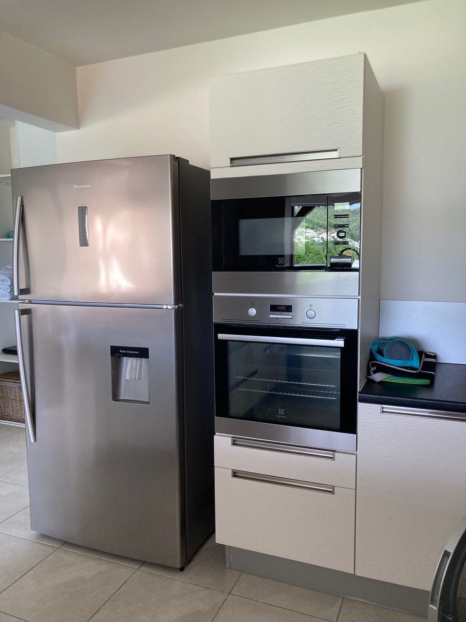 Family Apartment, 2 Bedrooms, Non Smoking, Bay View | Private kitchen | Full-size fridge, microwave, oven, stovetop