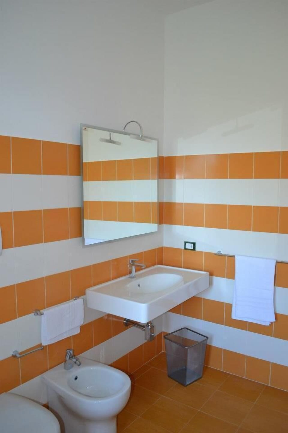 Double or Twin Room | Bathroom | Shower, free toiletries, hair dryer, bidet