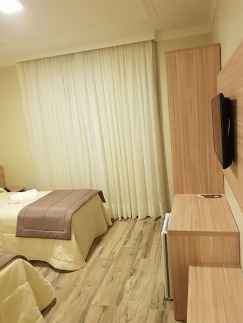 Deluxe Twin Room | Minibar, blackout drapes, free WiFi, bed sheets