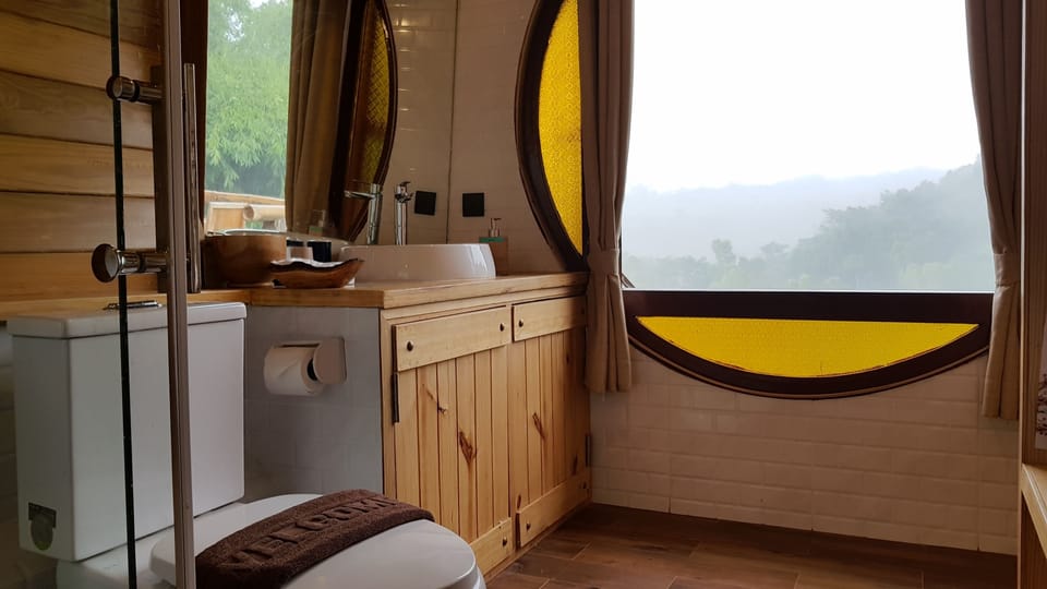 Superior Double Room | Bathroom | Shower, free toiletries, hair dryer, bathrobes