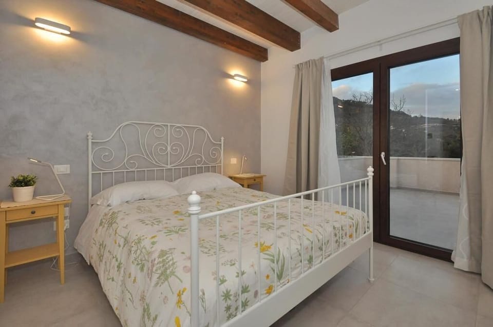 Premium bedding, minibar, soundproofing, free WiFi