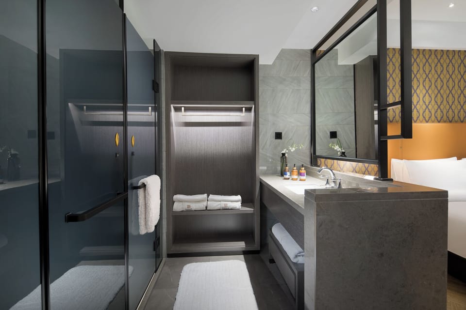 Shower, rainfall showerhead, free toiletries, hair dryer