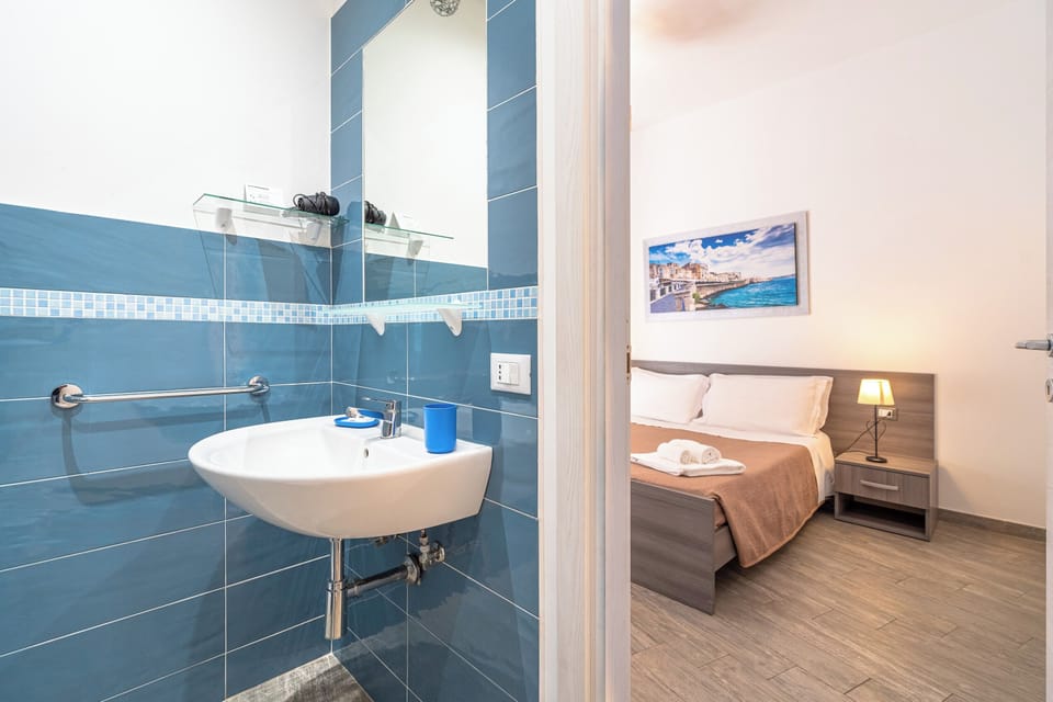 Double Room | Desk, free WiFi, bed sheets