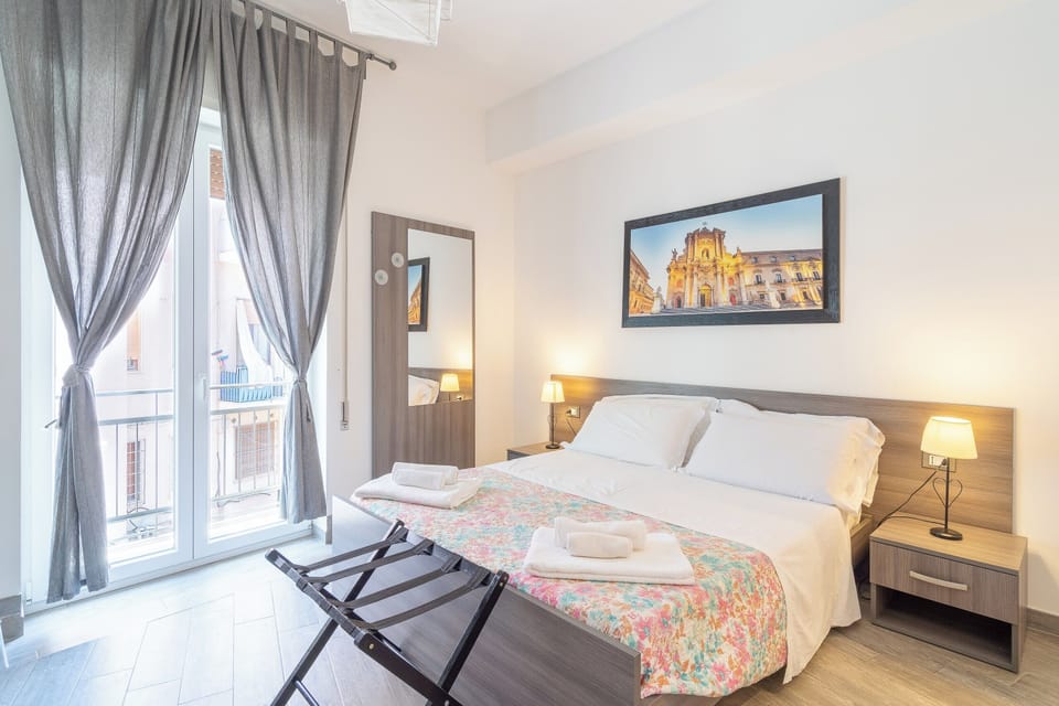 Double Room | Desk, free WiFi, bed sheets