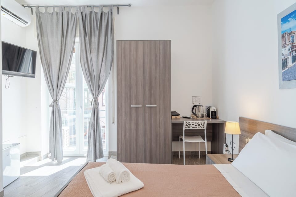 Double Room | Desk, free WiFi, bed sheets
