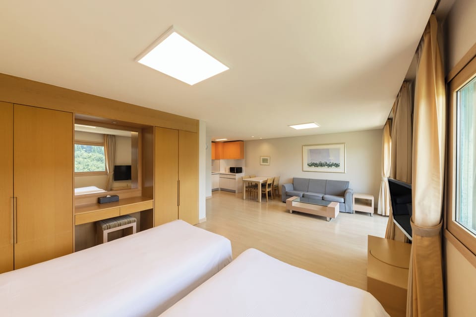 [Hills Village] 25 PY Twin Bed (Studio type / Cooking not allowed) | 1 bedroom, desk, blackout drapes, free WiFi