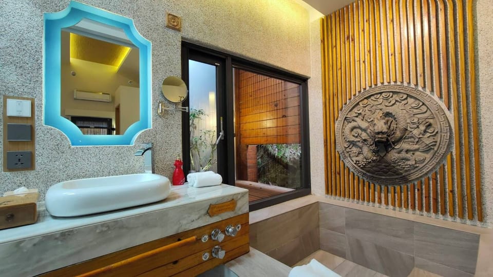 Gallery Double Room | Bathroom | Hair dryer, slippers, towels, soap