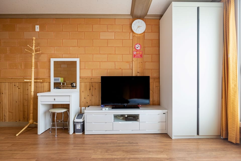 Family Room (Korean Ondol / 15PY) | Free WiFi