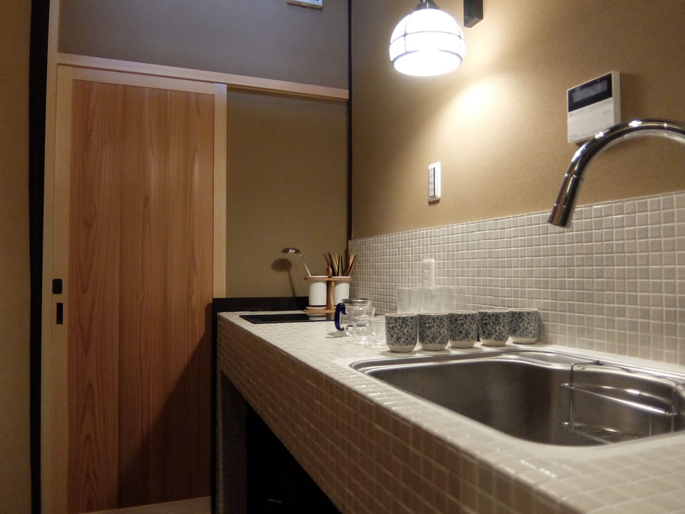 Luxury House | Private kitchenette | Fridge, microwave, stovetop, coffee/tea maker