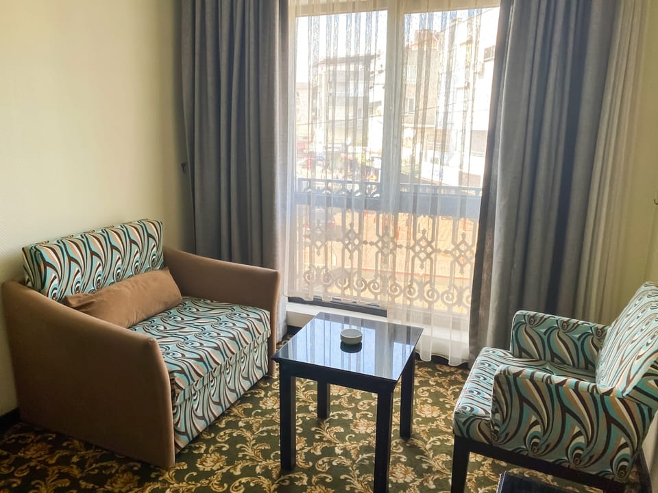 Minibar, desk, iron/ironing board, free cribs/infant beds
