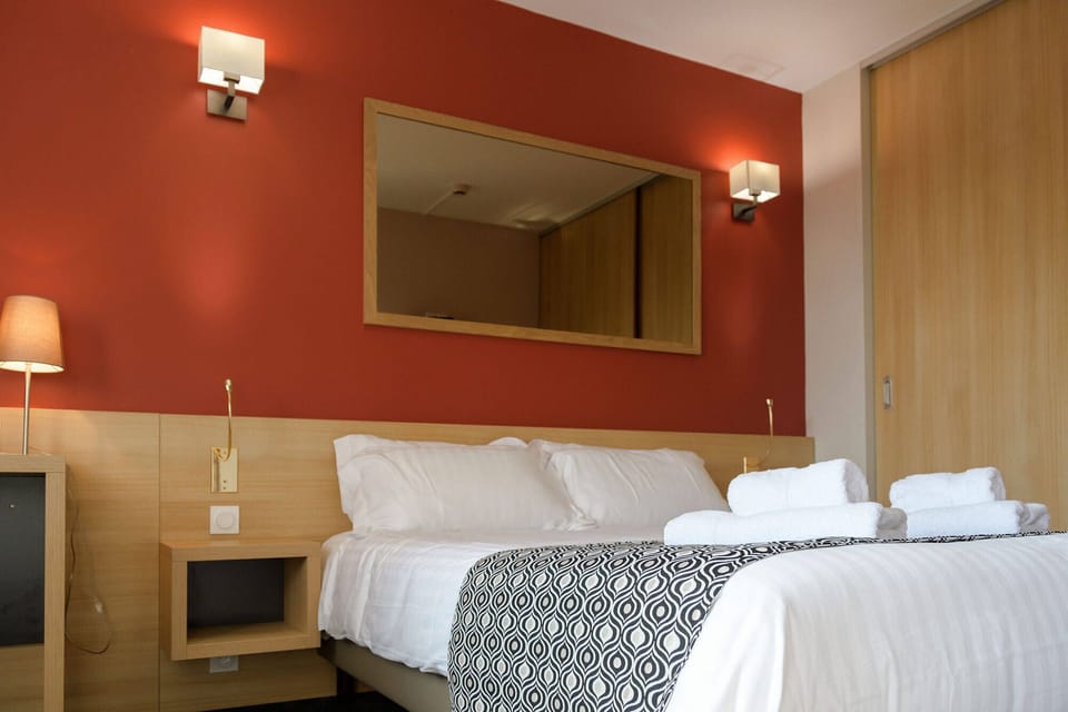 Minibar, individually furnished, iron/ironing board, free WiFi