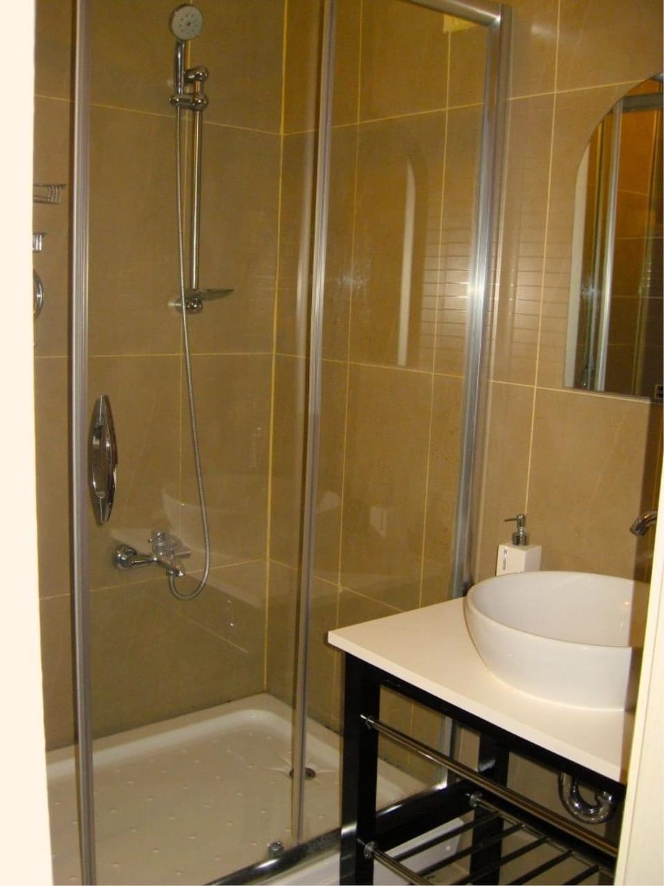 Standard Room | Bathroom | Shower, free toiletries, hair dryer, slippers