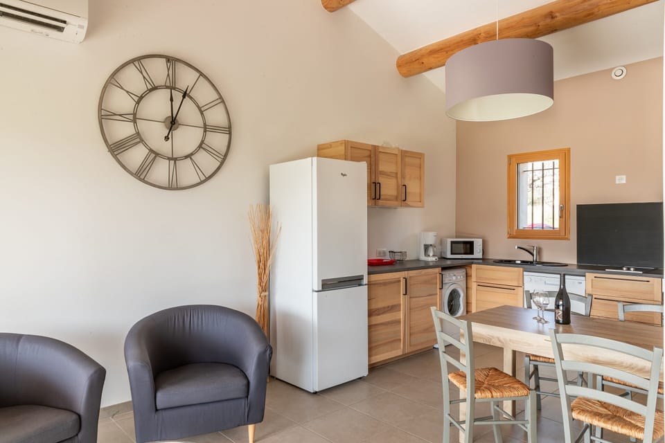 Superior Villa, Ensuite, Mountain View (Figuière) | Private kitchen