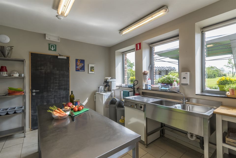 Family House, 5 Bedrooms | Private kitchen | Fridge, microwave, oven, stovetop