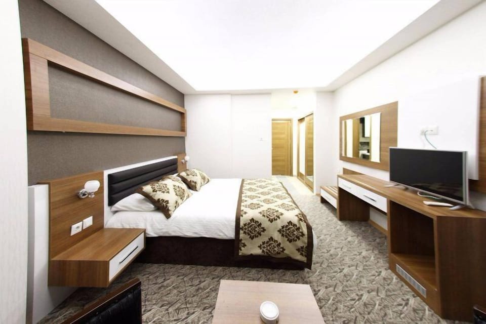 Standard Double Room, 1 Bedroom | Minibar, free WiFi, bed sheets