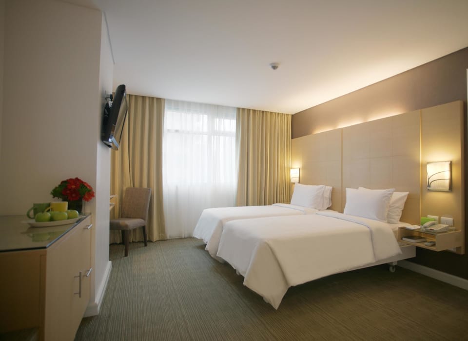 In-room safe, soundproofing, iron/ironing board, free WiFi