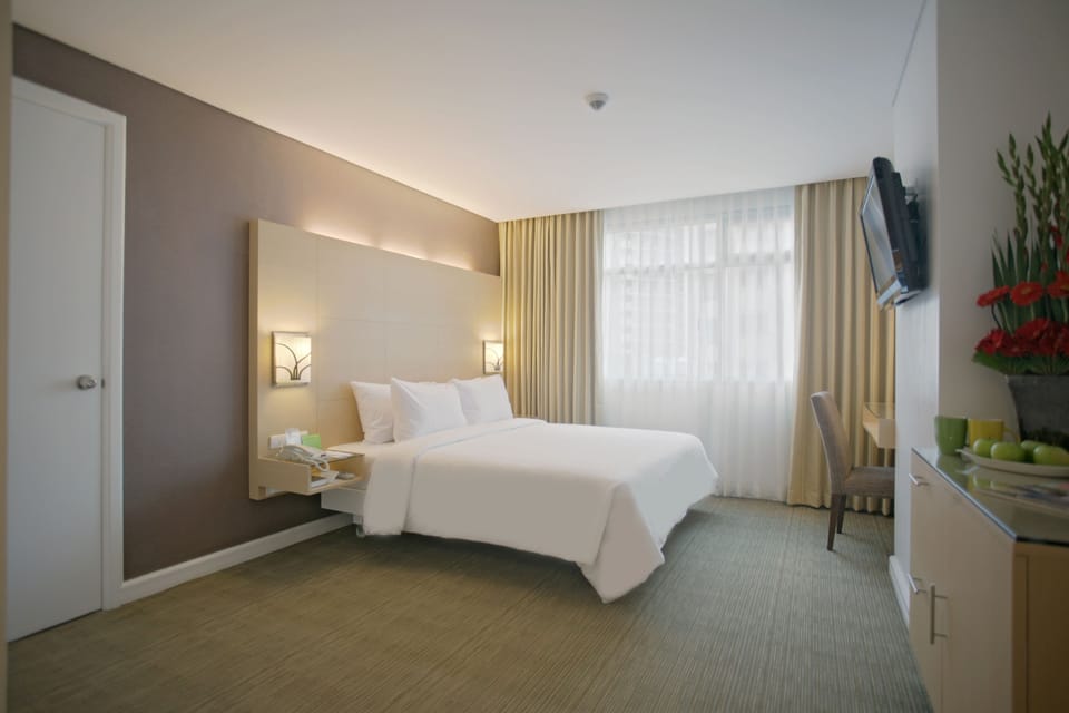 In-room safe, soundproofing, iron/ironing board, free WiFi