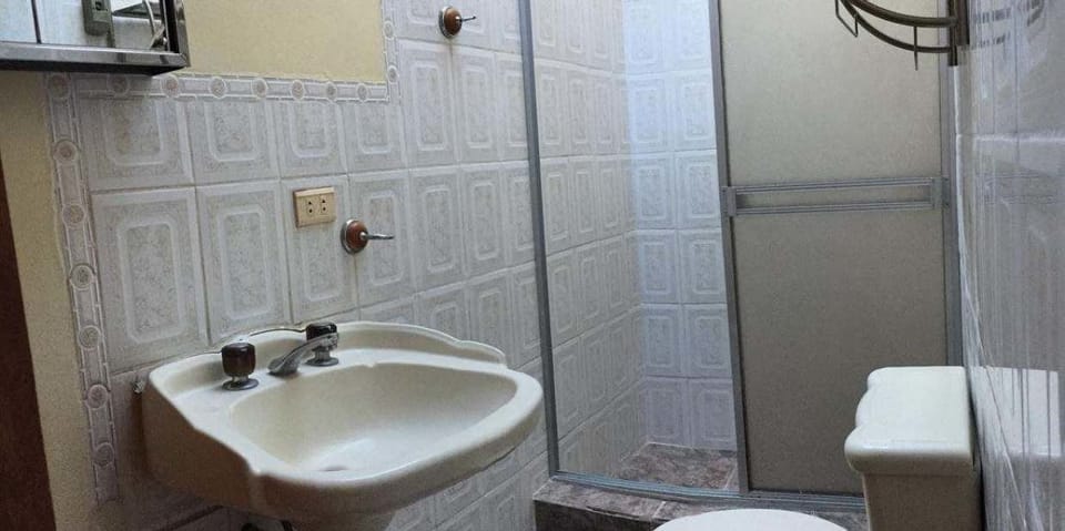 House, 2 Bedrooms, Fireplace | Bathroom | Shower, free toiletries, hair dryer, towels