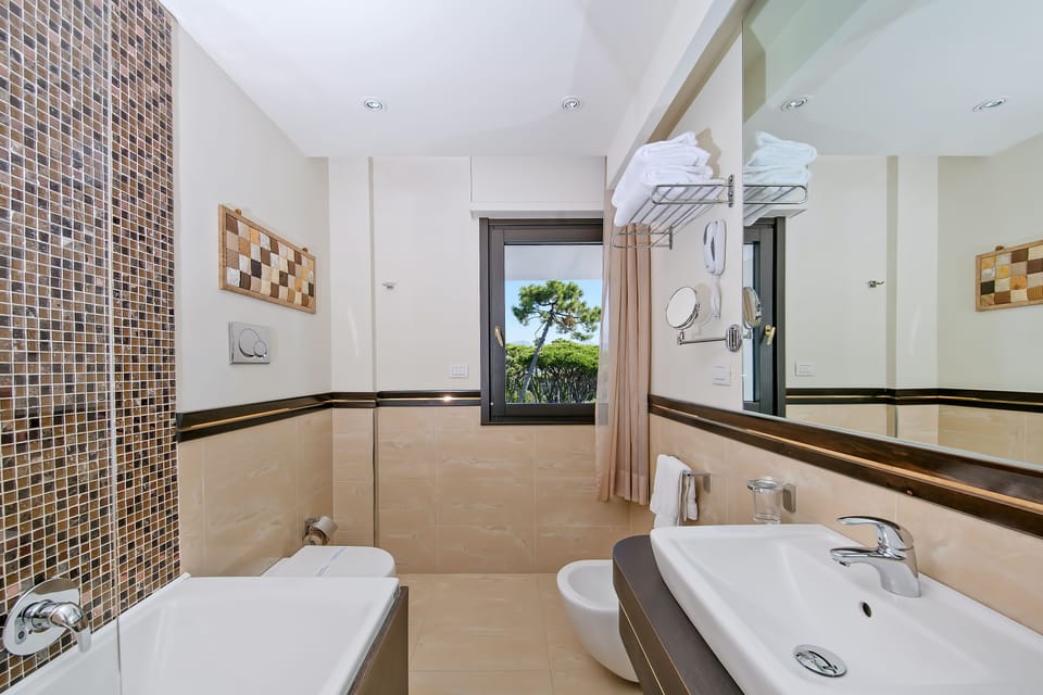 Superior Quadruple Room (Plus) | Bathroom | Shower, rainfall showerhead, free toiletries, hair dryer