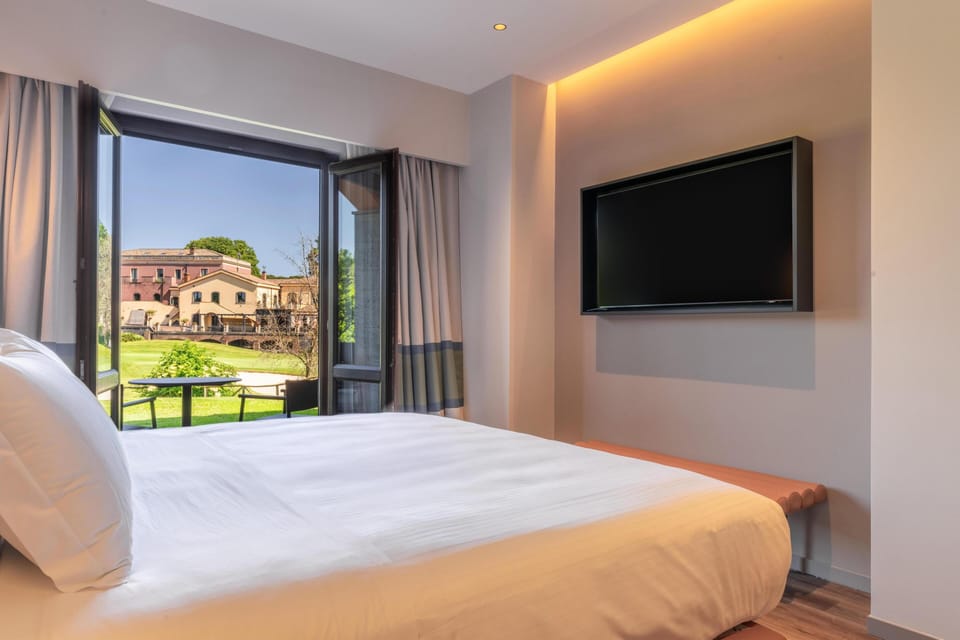 Suite, 2 Bedrooms | Premium bedding, minibar, in-room safe, desk