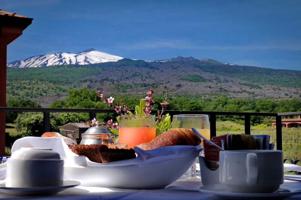 Room, 1 King Bed, Balcony (View) | Mountain view