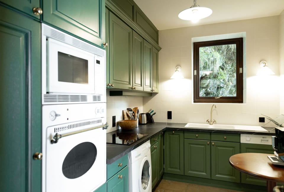 Lili's House Lake View - Spa Access Included | Private kitchen